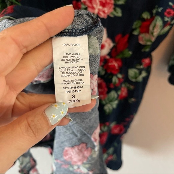 Ambiance Navy Floral Ruffle Trim V-Neck 3/4 Sleeve Romper Women's Size Small - Picture 7 of 11